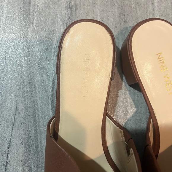 Nine West Brown Slide Mules Sandals Size 8 - Picture 2 of 10